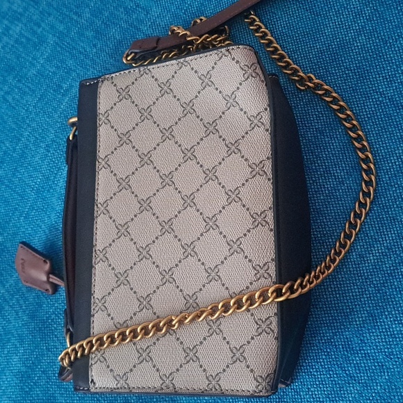 Nine West Black and Cream Crossbody Bag. Great Condition. NEW No Tag - Picture 3 of 5